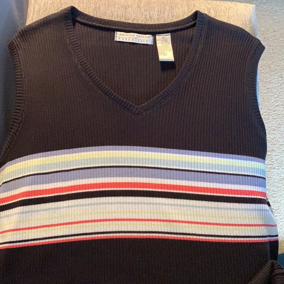 Carolyn Taylor Women’s Essentials Top - Picture 4 of 7